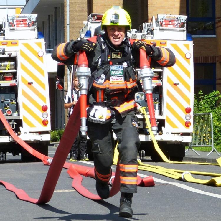 Videoaufnahmen Firefighter Weltmeister Joachim Posanz für Feuerwehrschlauch